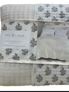 Iris Lane Ivory  White and Floral King Quilt 102”x90”